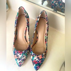 Kelly and Katie multicolored print size 9.5